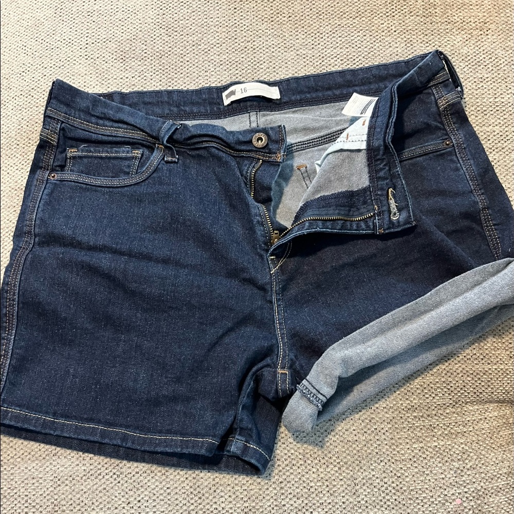 Levi’s denim shorts - Womens size 16